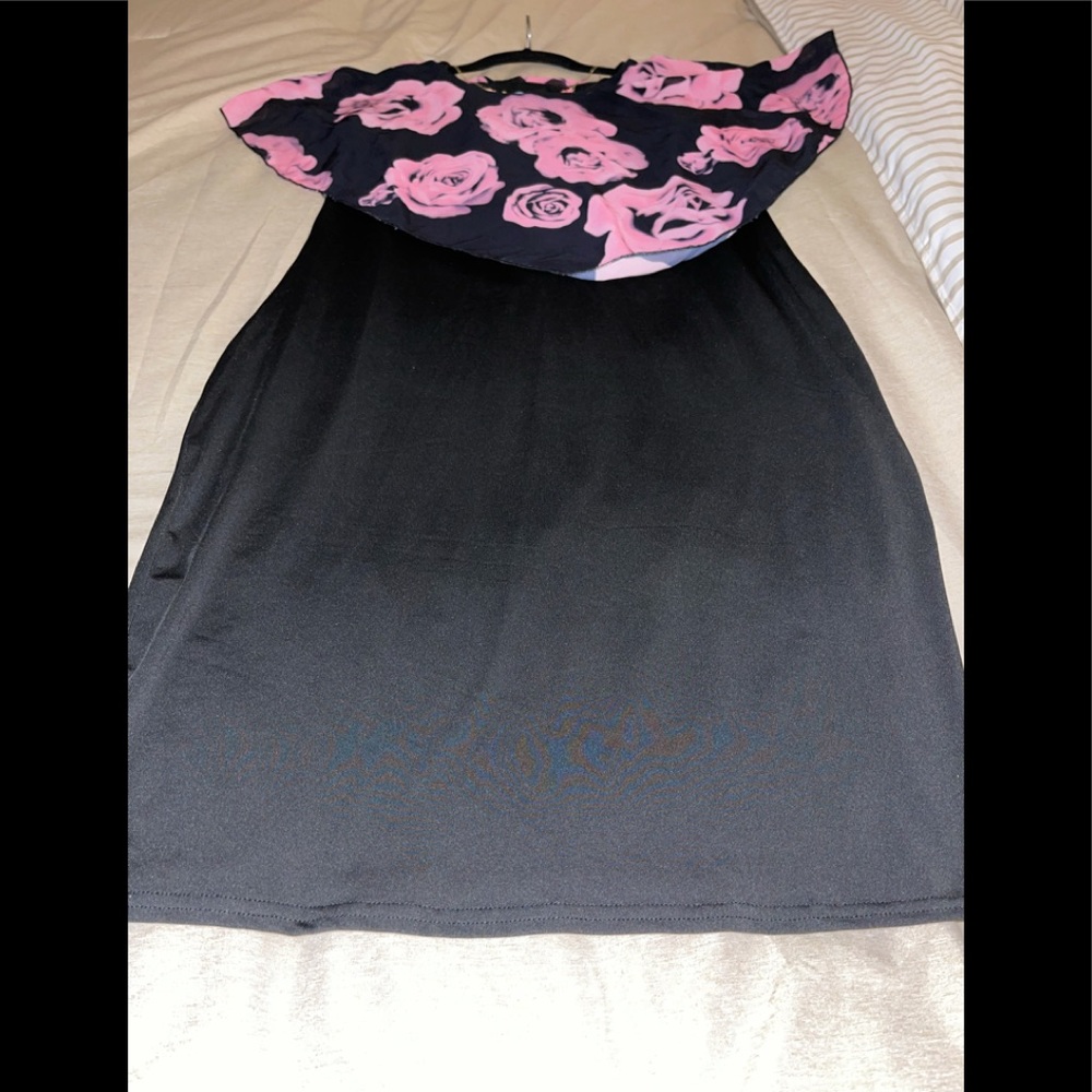 Women’s Elegant Rose Overlay Capelet Dress !! - Picture 6 of 12